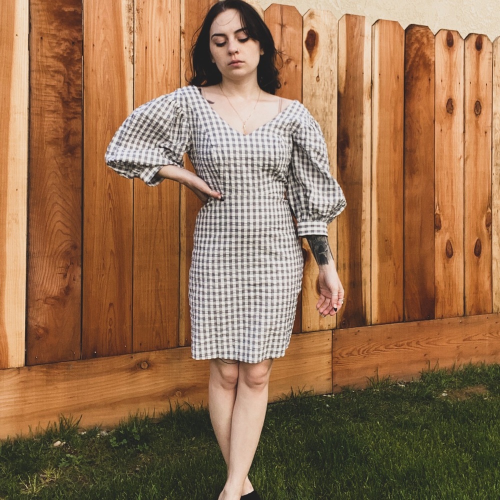 Puff sleeve dress.